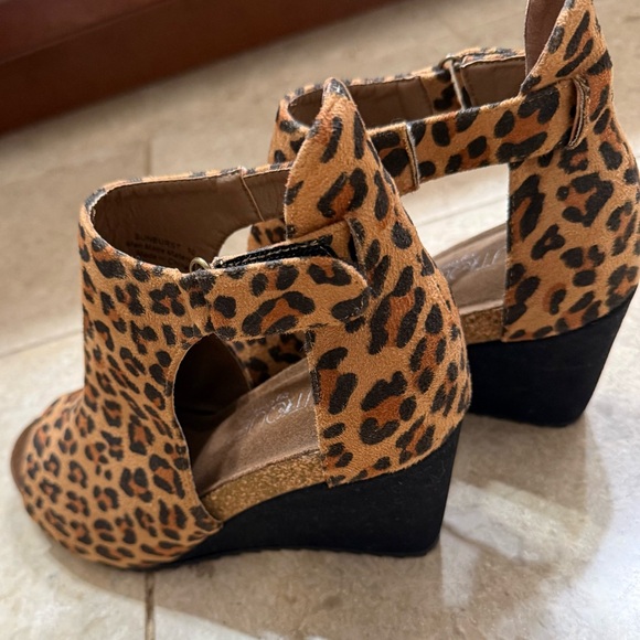 Boutique by Corkys Women's Leopard Print Wedge Sandals - size 10 - Picture 6 of 16